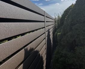 Tvoros, vartai, montavimas - Skardinės/segmentinės tvoros. Stulpų/bortelių montavimas. - 4