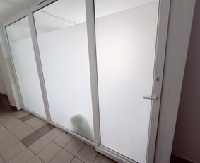 Stiklo tamsinimas - Stiklų klijavimas pvc plevele - 3