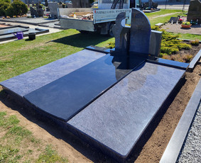 Paminklai kapams, antkapiai - Paminklai,granito plok&scaron;tės kapams. - 2