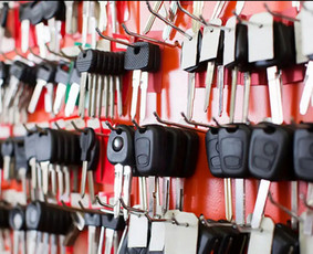 Avarinis atrakinimas - Automobiliu raktu gamyba avarinis atidarimas ir spynu remont - 1