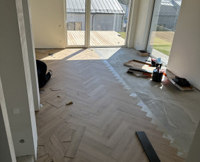 Grindų klojimas, remontas - Laminato, vinilo (click sistema) klojimas, i&scaron;lyginamasis - 1