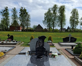 Paminklai kapams, antkapiai - Kapų dengimas plok&scaron;tėmis, paminklai, raidžių kalimas - 1