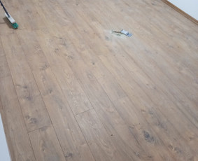 Laminato klojimas - Modera Apdailos darbai - 2