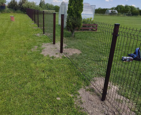 Statybos darbai - Tvoros, vartų montavimas. - 2