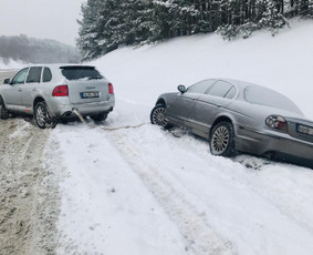 Tralas Techninė pagalba kelyje. Tralo pagalba. 24/7 - Pagalba užklimpus automobiliui - 1 Pagalba užklimpus automobiliui - Tralas Techninė pagalba kelyje. Tralo pagalba. 24/7 - 1