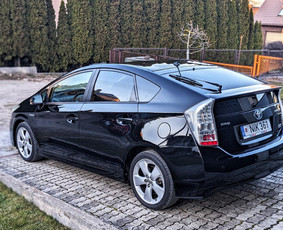 Lengvųjų automobilių nuoma - Nuomojamas Toyota Prius 3 su dujų įranga - 3