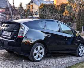 Lengvųjų automobilių nuoma - Nuomojamas Toyota Prius 3 su dujų įranga - 4