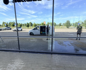 Valymo paslaugos - Langų valymas dejonizuotų vandeniu. - 1