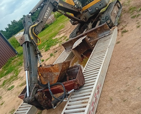 Savivarčio nuoma - Mini ekskavatoriaus nuoma su operatoriumi 2.5t - 2