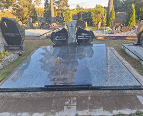 Paminklai kapams, antkapiai - Paminklų gamyba,granito plok&scaron;tės,visas įrengimas - 3