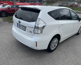 Ilgalaikė automobilių nuoma - Toyota Corolla Prius Plus nuoma - 2