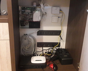 Sumontuota apsaugos sistema,prijungta interneto įranga, sumontuota vaizdo stebėjimo įranga.