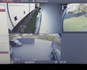 Sumontuotos Hikvision kameros, dvi laidinės, viena WiFi, viskas surišta su tinkliniu įrašymo įrenginiu, klientui įdiegta HikConnect programėlė nuotoliniam stebėjimui.