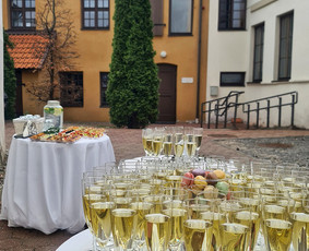 "Saldus Taip" šampano-vaišių staliukai / Saldus Taip / Darbų pavyzdys ID 4497639