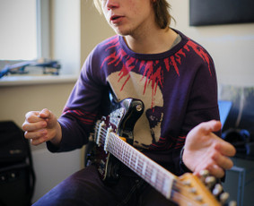 Ukulėlės pamokos - Muzikos Pamokos Klaipėda/ Vilnius/ Muzikos Studija Bleach - 1
