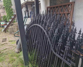 Aplinka, sodas - Medinės Durys Ir Dekoratyvinė Metalinė Tvora - 2