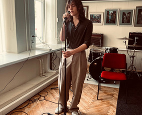 Privačios vokalo pamokos - Studio34 - Vokalo, gitaros, pianino ir būgnų pamokos. - 2