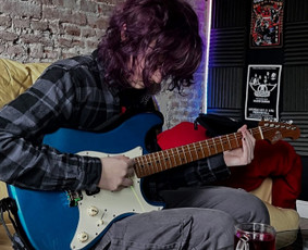Gitaros pamokos - Studio34 - Vokalo, gitaros, pianino ir būgnų pamokos. - 2