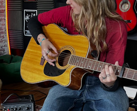 Muzikos mokytojai - Studio34 - Vokalo, gitaros, pianino ir būgnų pamokos. - 1