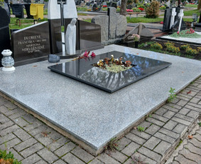 Paminklai kapams, antkapiai - Raidžių kalimas , paminklai, akmens plok&scaron;tės, kapu prieziura - 1