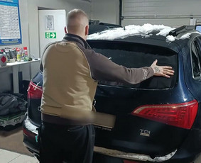 Audi Q5 stiklų tamsinimas | Darbo proceso eiga ir rezultatas