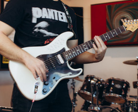 Gitaros pamokos - Alive Cc muzikos mokykla Klaipėda - 3