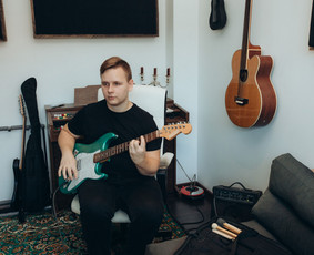 Gitaros pamokos - Alive Cc muzikos mokykla Klaipėda - 1