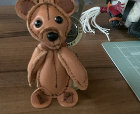 Natūrali oda- pakabukai , kompiuterio dėklai, penalai. / Odinių gaminių meistras / Darbų pavyzdys ID 4557372