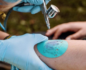 Laikinos tatuiruotės / Veidukų piešimas / Blizgučių stotelė / Black Swan kūno puošyba / Darbų pavyzdys ID 4564342