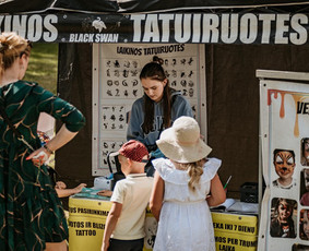 Laikinos tatuiruotės / Veidukų piešimas / Blizgučių stotelė / Black Swan kūno puošyba / Darbų pavyzdys ID 4564362