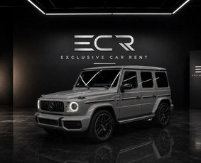 Identical to our black G 63, this 2025 car wears a discreet grey finish over the same 4.0-litre biturbo V8 (430 kW, about 585 hp) and four-wheel drive. Seats five, with sunroof and the full luxury an...