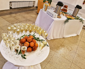 "Saldus Taip" šampano-vaišių staliukai / Saldus Taip / Darbų pavyzdys ID 992023