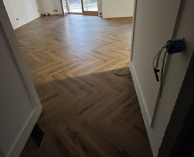 Vinilinės grindys, klojimas - Kokybi&scaron;kas grindų įrengimas: vinilas, laminatas, parketas - 4
