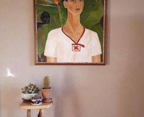 Mokinėss nutapytas Fridos portretas. Drobė, aliejus. 90x70cm. 2020m. (interjere).