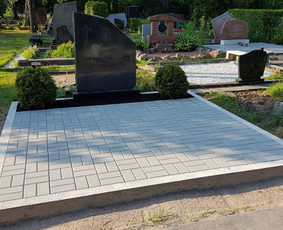 Trinkelių klojimas ant žvyro/acijų arba ant betono pagrindo.