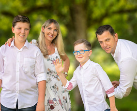 aistes fotografija. Šeimos fotosesija Kaune