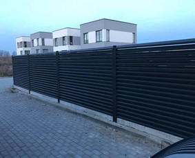 Modernūs tvorų sprendimai tavo namams - Tvoros pamatai, betonavimas - 1 Tvoros pamatai, betonavimas - Modernūs tvorų sprendimai tavo namams - 1