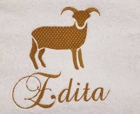 • Verslo dovanų gamyba su jūsų įmonės Logo, inicialais, gražiais žodžiais ar palinkėjimu.
• Individualių dovanų gamyba gimtadieniams, krikštynoms, vestuvėms ir kitoms progoms.