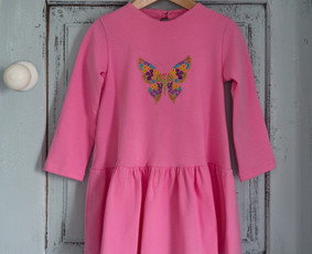 Siuvinėta suknytė mergaitei.
Daugiau rasite čia: https://www.facebook.com/pg/happyangels.lt/shop/?ref=page_internal