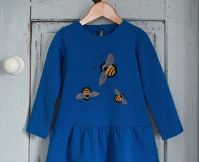 Siuvinėta suknytė mergaitei.
Daugiau rasite čia: https://www.facebook.com/pg/happyangels.lt/shop/?ref=page_internal