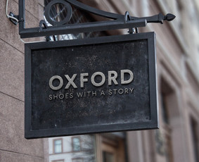 OXFORD – tai rankų darbo vyriškos avalynės namai. Pati idėja ir įkvėpimas logotipui – angliška rankų darbo avalynė. Šis ženklas patikimas, ilgaamžiškumą bei stilių vertinantis.