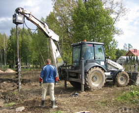 Mini Ekskavatorių nuoma Vilniuje/ Bobcat nuoma Vilniuje - Polių gręžimas - 2 Polių gręžimas - Mini Ekskavatorių nuoma Vilniuje/ Bobcat nuoma Vilniuje - 2