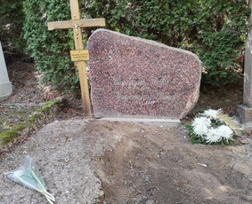 Raidžių kalimas ant paminklo kapinėse / Raidžių kalimas ant paminklo / Darbų pavyzdys ID 1170577