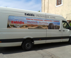 Reklama ant automobilių. Maketavimas, gamyba, apklijavimas.