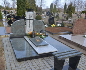 Kapų priežiūra, tvarkymas, paminklų gamyba - Kapo uždengimas akmens gaminiais - 1 Kapo uždengimas akmens gaminiais - Kapų priežiūra, tvarkymas, paminklų gamyba - 1