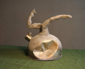 Skulpturėlė iš plastelino ir virdulio. H—25cm.
Galimi atliejimai iš pasirinkto metalo ar medžiagos (gipso, dirbtinio akmens, epoksido) [Parduodama]