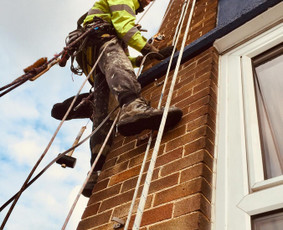Langų valymas aukštyje - Mes pasieksim nepasiekiamą statybą - 3