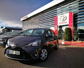 Toyota Yaris Active Facelift 1.5 VVT-i. Ekonomiškas benzininis variklis. Automatinė pavarų dėžė.