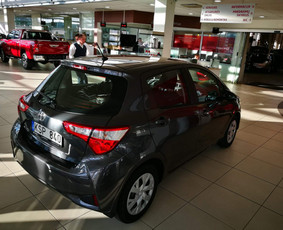 Toyota Yaris Active Facelift 1.5 VVT-i. Ekonomiškas benzininis variklis. Automatinė pavarų dėžė.