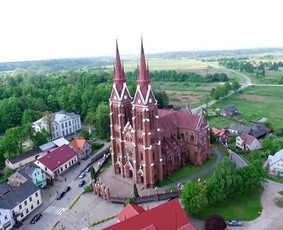 Nuoširdus jaudulys jaunųjų veiduose yra toks natūralus bei nuostabus dalykas per vestuves! Kai abiejų akys tiesiog spindi ir atrodo net jauti, kaip širdys plaka stipriau…